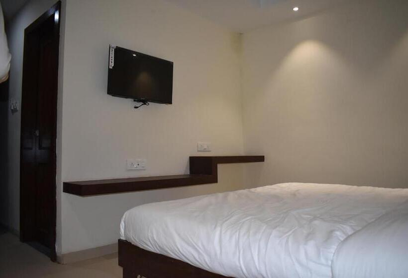 هتل Vrindavan Palace