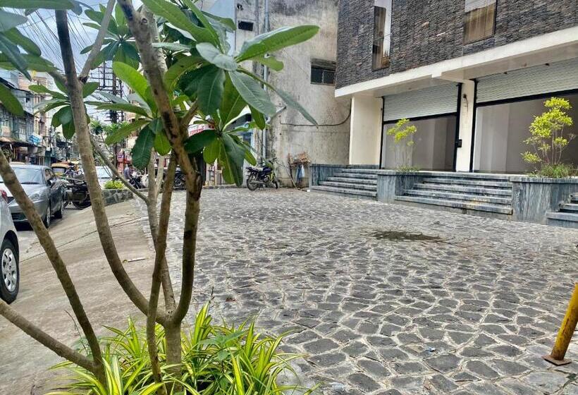 هتل Vrindavan Palace