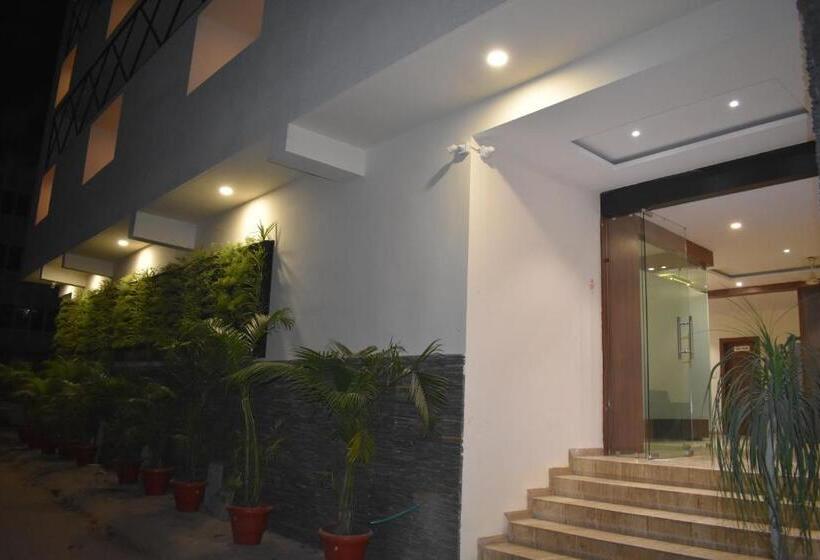 هتل Vrindavan Palace