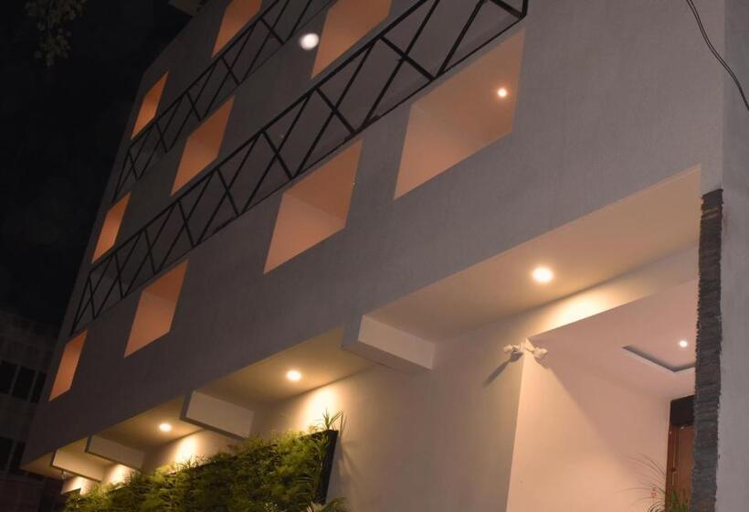 هتل Vrindavan Palace