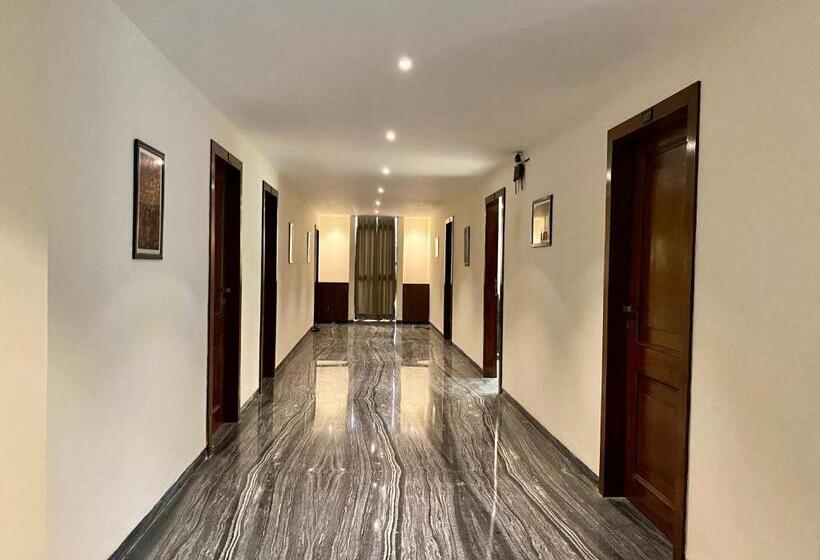 هتل Vrindavan Palace