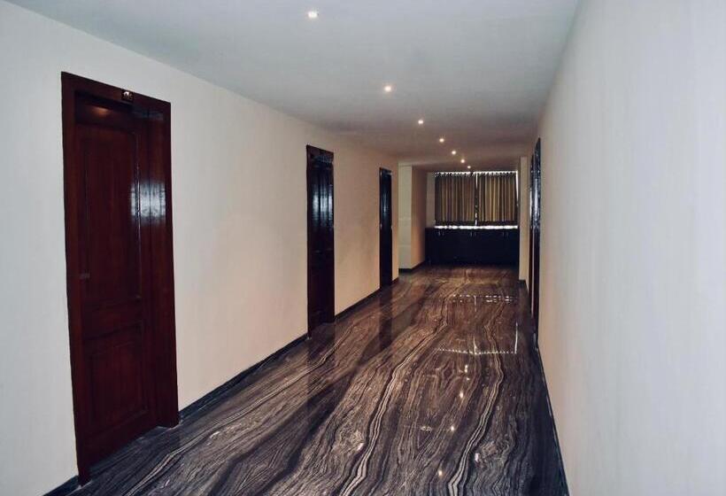 هتل Vrindavan Palace