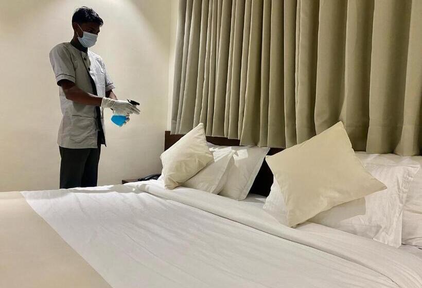 هتل Vrindavan Palace