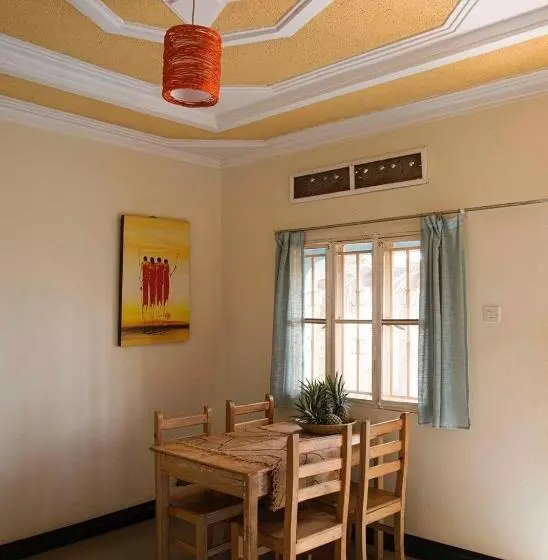 پانسیون Villa Katwe