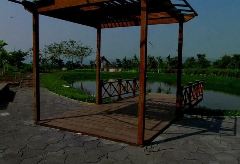 منتجع Kenisha Holiday Homes