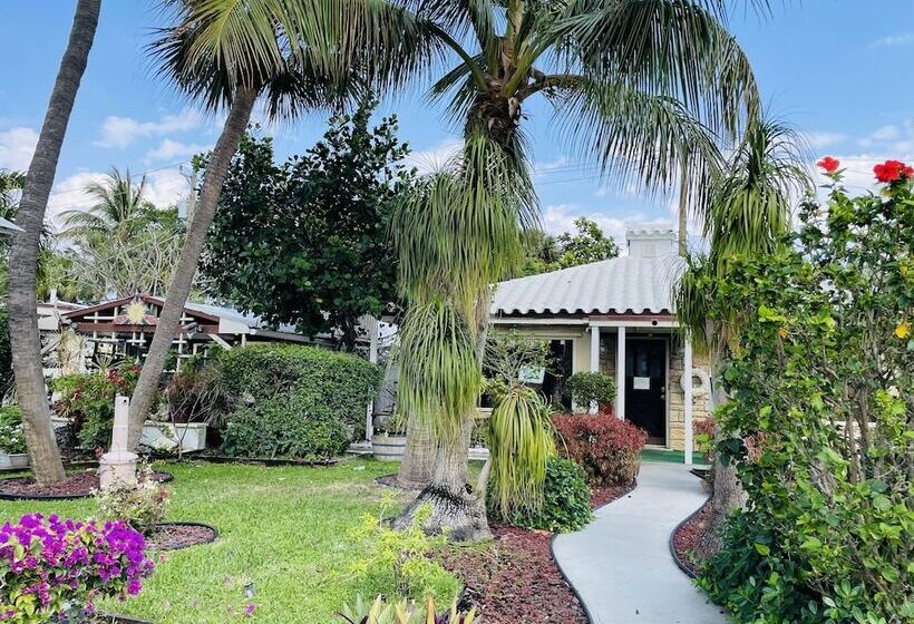 酒店 Barefoot Mailman Inn & Suites