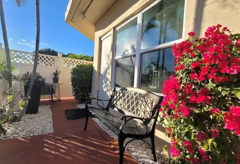 Hotelli Barefoot Mailman Inn & Suites