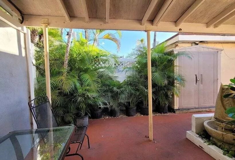 Hotelli Barefoot Mailman Inn & Suites