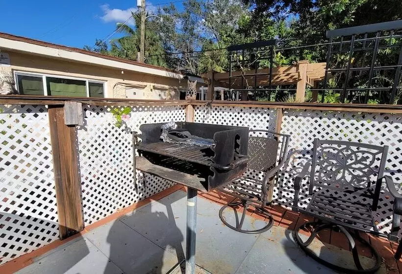 Hotelli Barefoot Mailman Inn & Suites