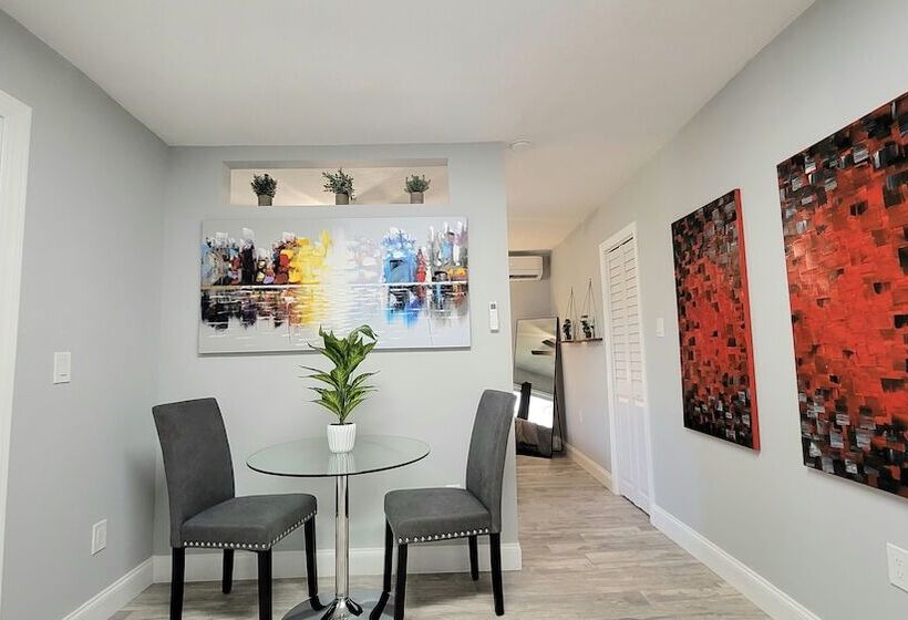 酒店 Barefoot Mailman Inn & Suites