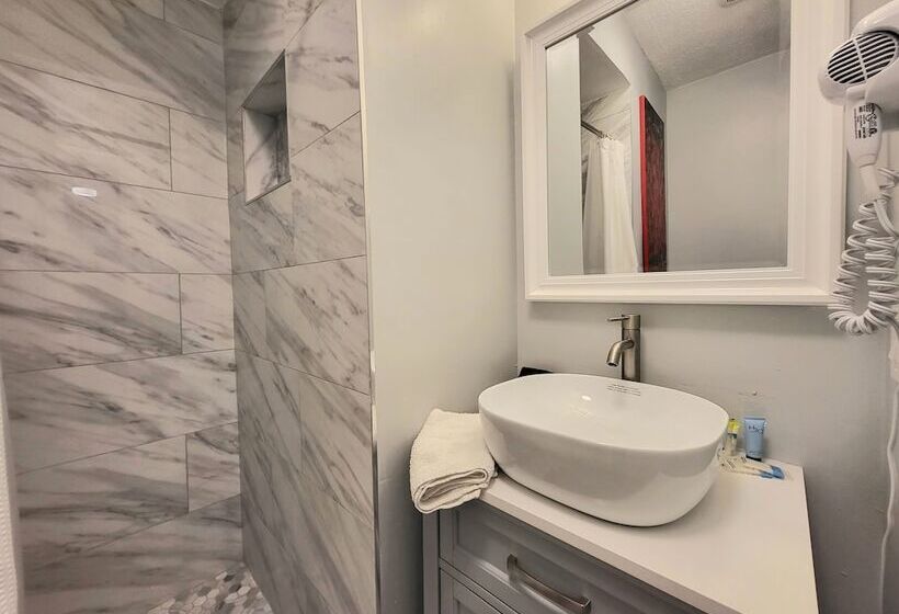 酒店 Barefoot Mailman Inn & Suites