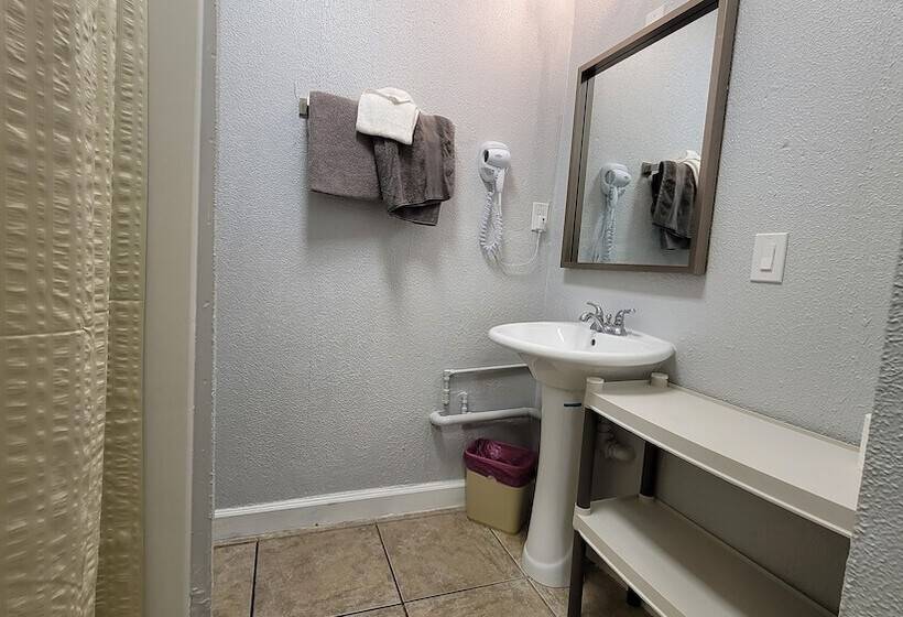 酒店 Barefoot Mailman Inn & Suites