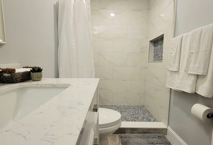 酒店 Barefoot Mailman Inn & Suites