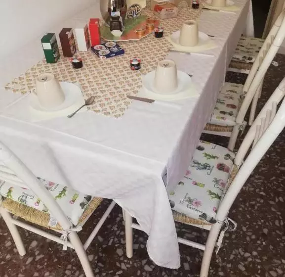 تختخواب و صبحانه Li Salini
