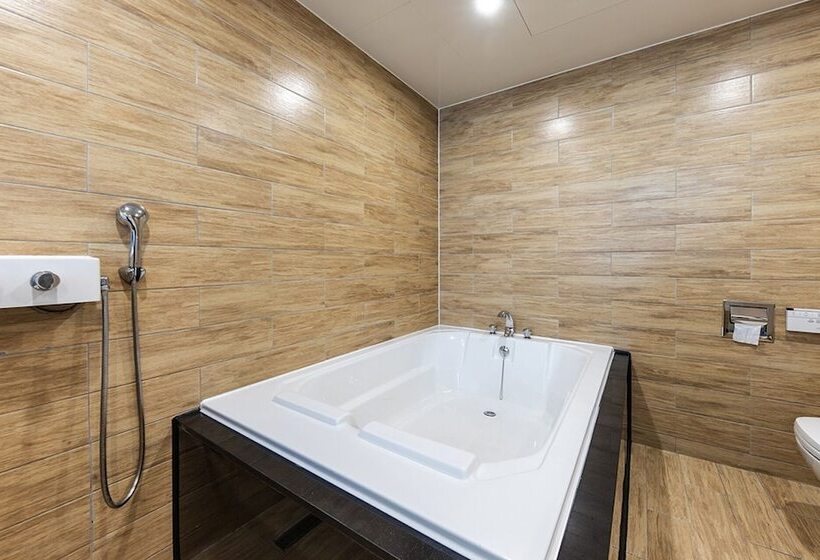 Brown Dot Hotel Jeonggwan