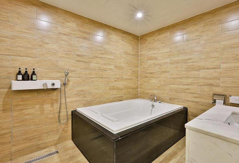 Brown Dot Hotel Jeonggwan