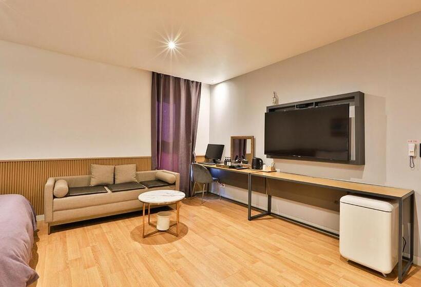 Brown Dot Hotel Jeonggwan