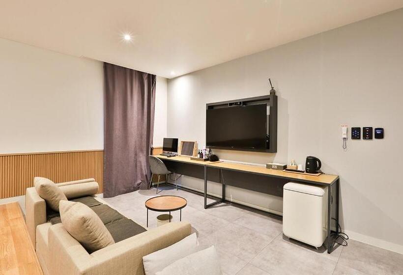 Brown Dot Hotel Jeonggwan