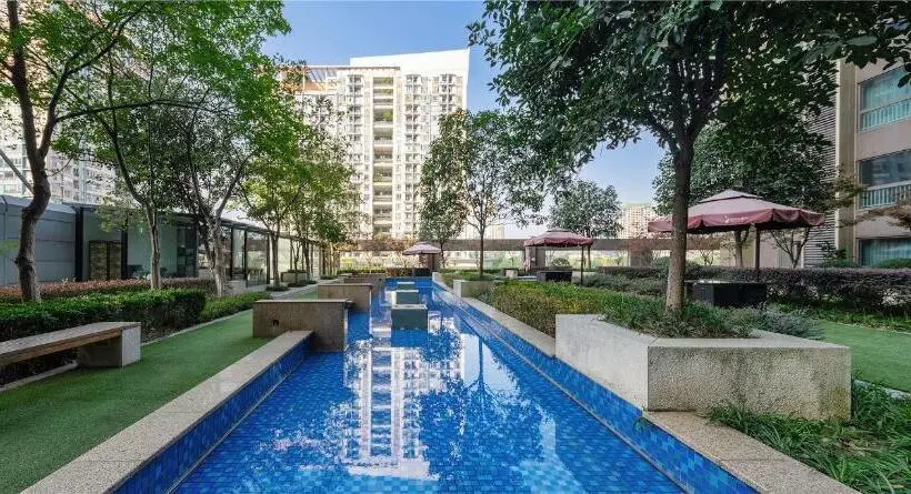 هتل Cresasia Residence