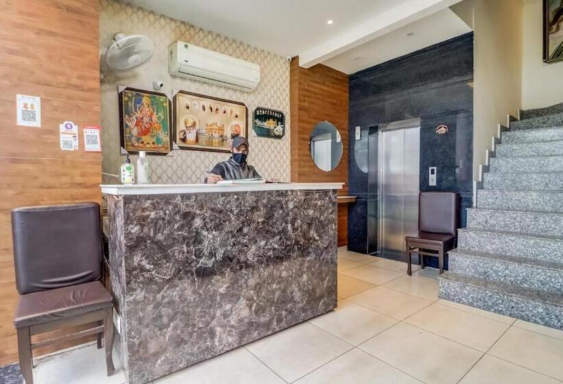 Hotel Capital O City Inn