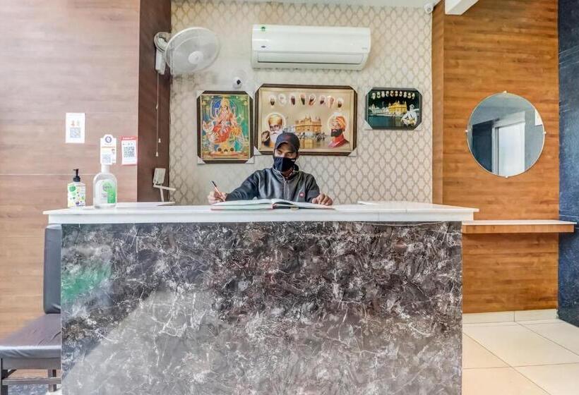 Hotel Capital O City Inn