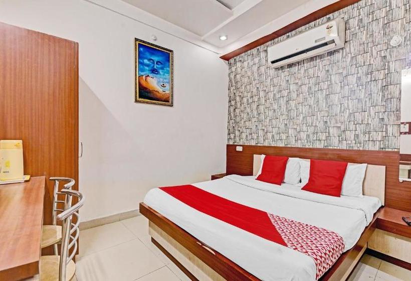 호텔 Oyo 81977 Riddhi