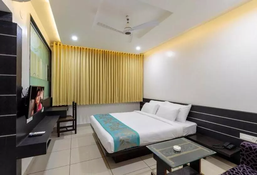 ホテル Radiant Kolhapur