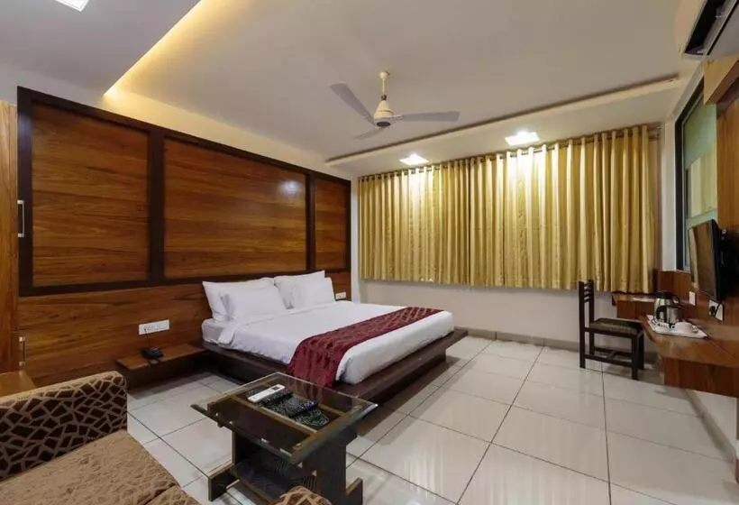 ホテル Radiant Kolhapur