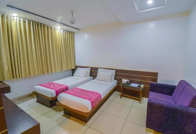 ホテル Radiant Kolhapur