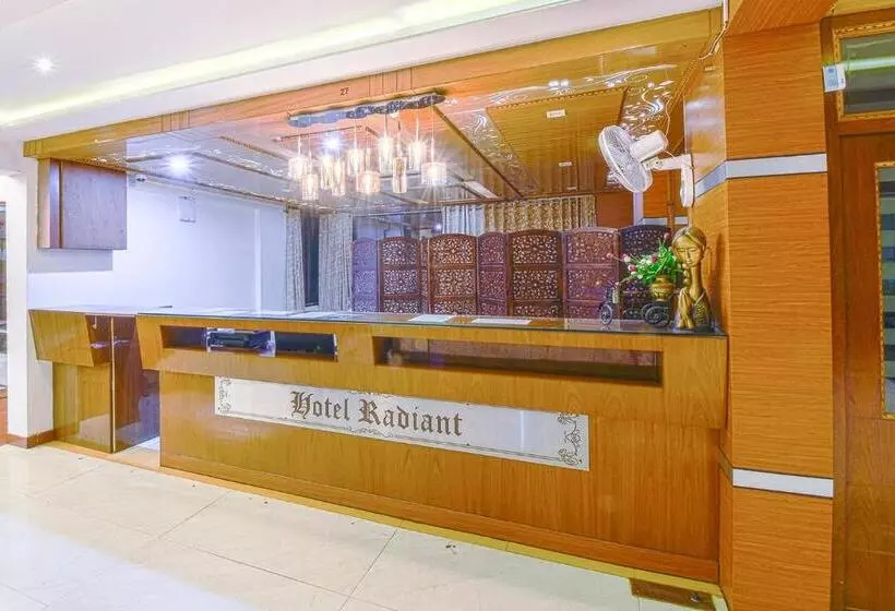 ホテル Radiant Kolhapur