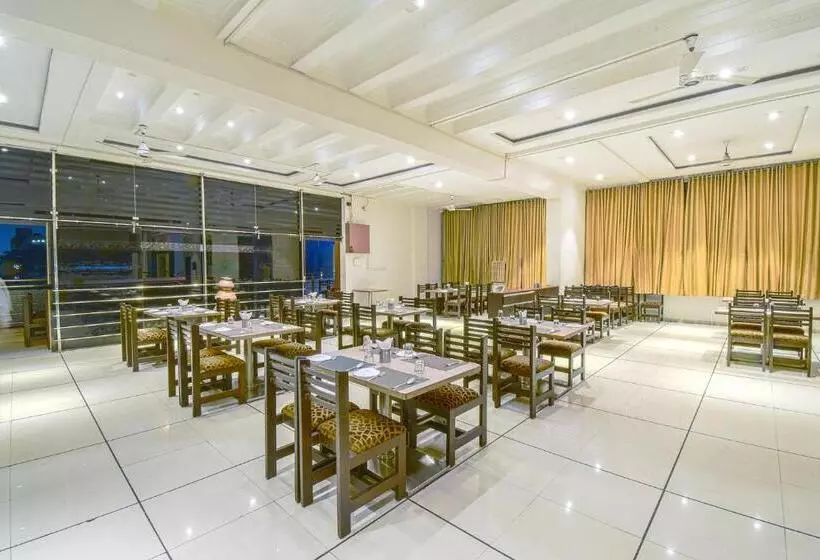 ホテル Radiant Kolhapur