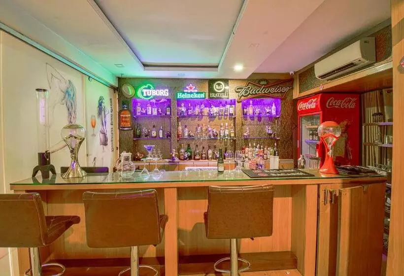 ホテル Radiant Kolhapur