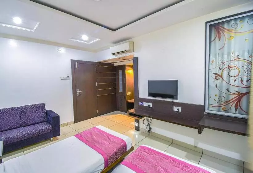 ホテル Radiant Kolhapur