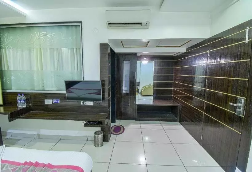 ホテル Radiant Kolhapur