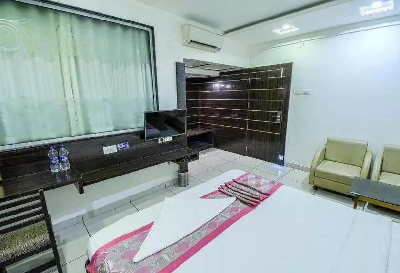 ホテル Radiant Kolhapur