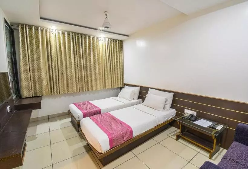 ホテル Radiant Kolhapur