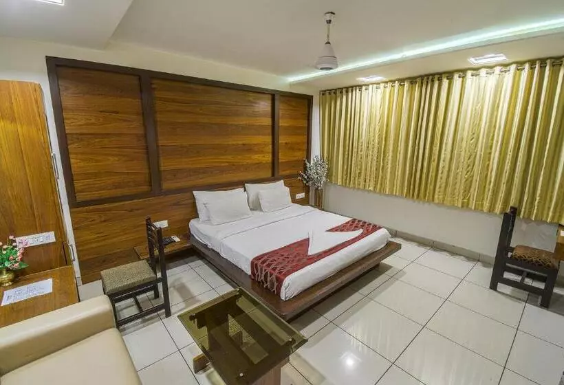 ホテル Radiant Kolhapur