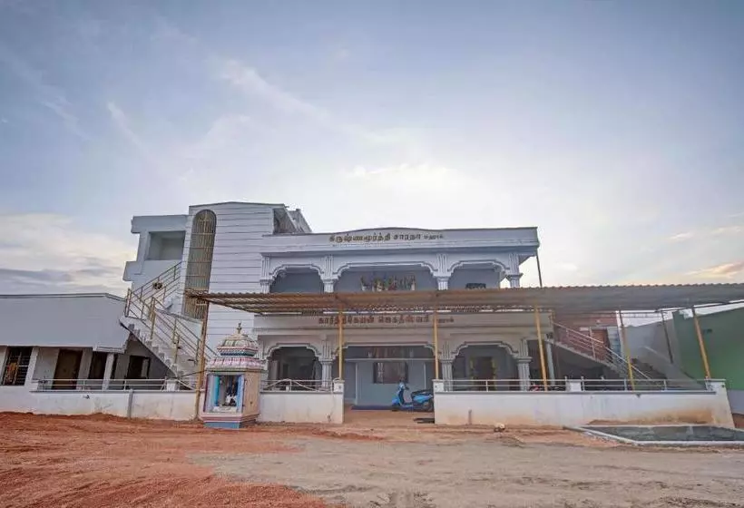 ホテル Spot On 82048 Sujith Residency