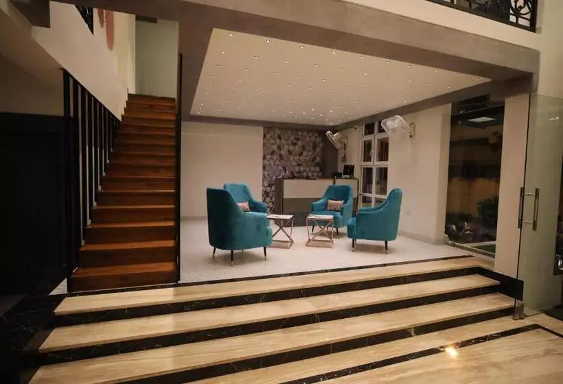Hotel Livaana