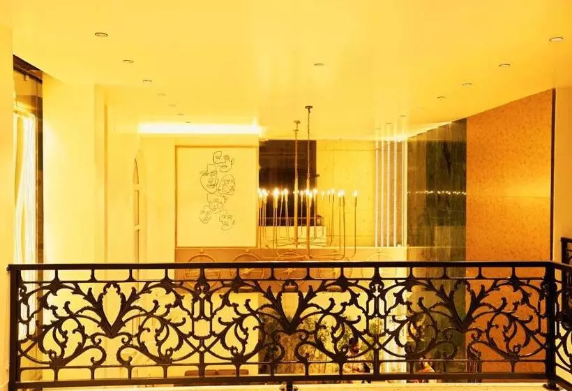 Hotel Livaana