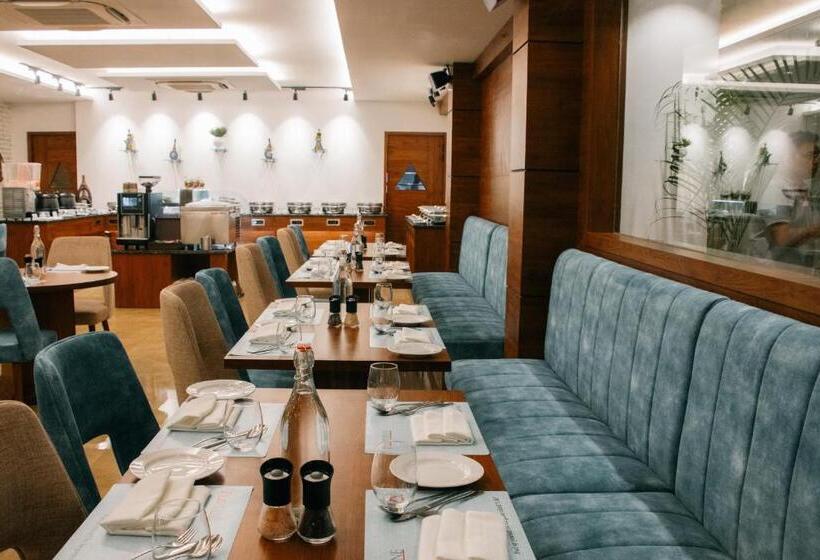 Playotel Premier Vijay Nagar