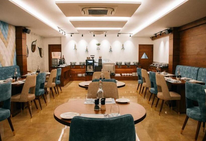 Playotel Premier Vijay Nagar