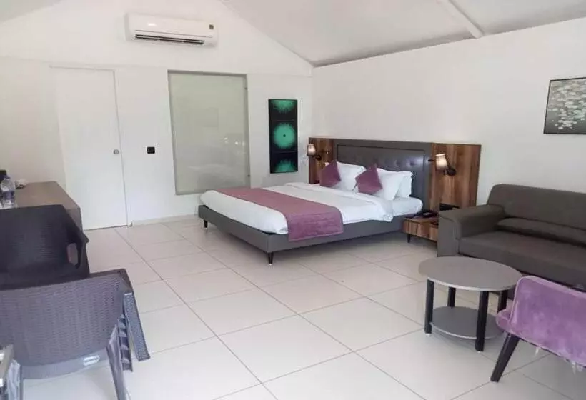 White Feather Resort Kauncha