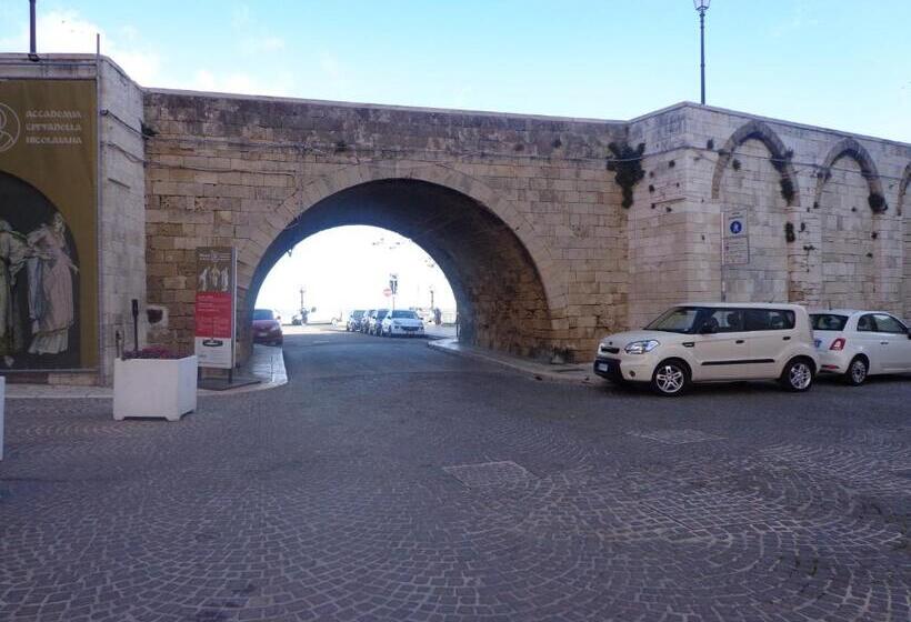 تختخواب و صبحانه Tresca Charme Luxury Rooms