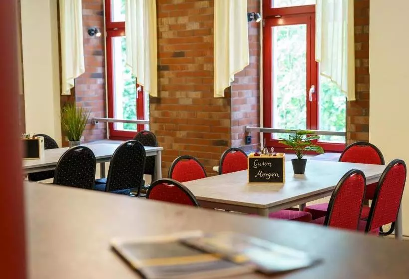 Und Hostel Gleisbett