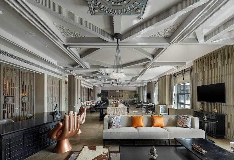 فندق Hilton Shigatse