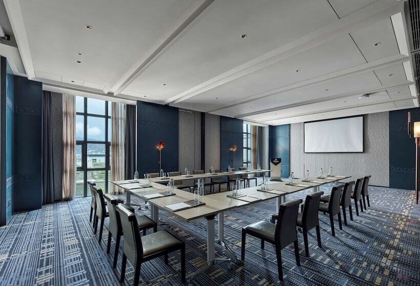 فندق Hilton Shigatse