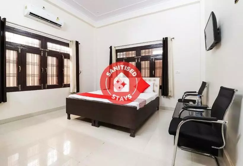 Hotelli Oyo 45992 Royal