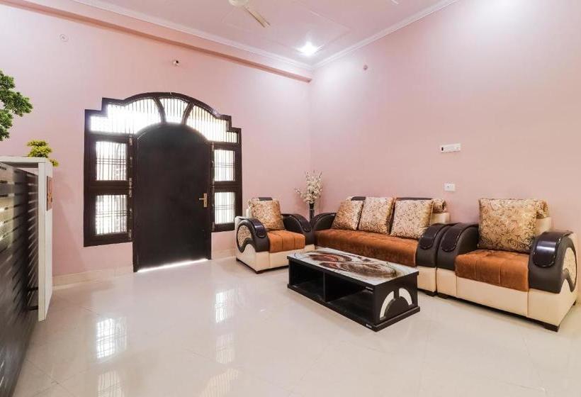 Hotelli Oyo 45992  Royal