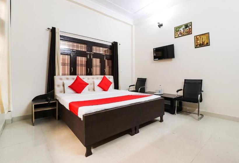 Hotelli Oyo 45992  Royal